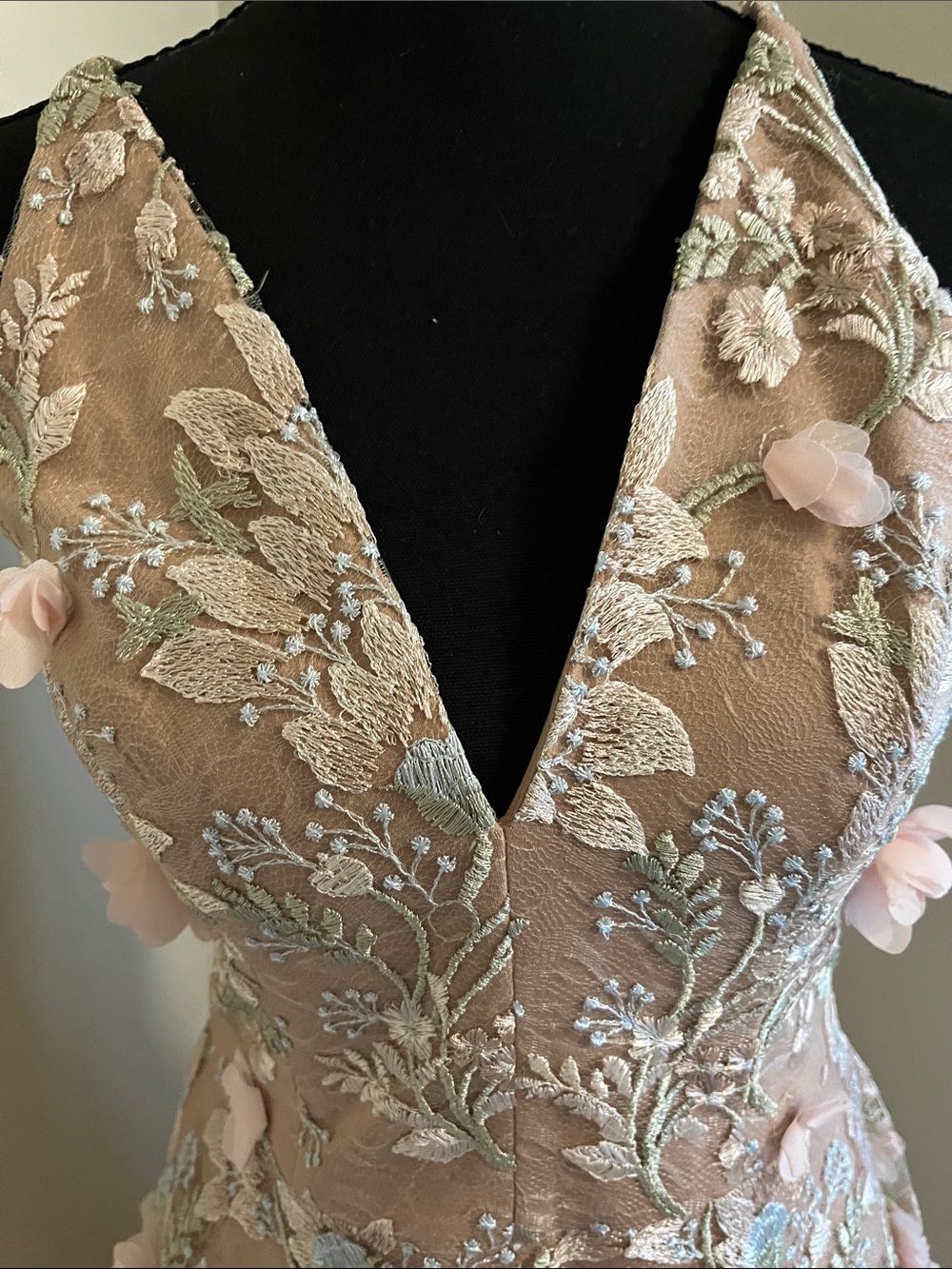 🌸 Dress the Population Audrey 3D Floral Applique Lace Gown Blush Pink Small - Picture 4 of 9
